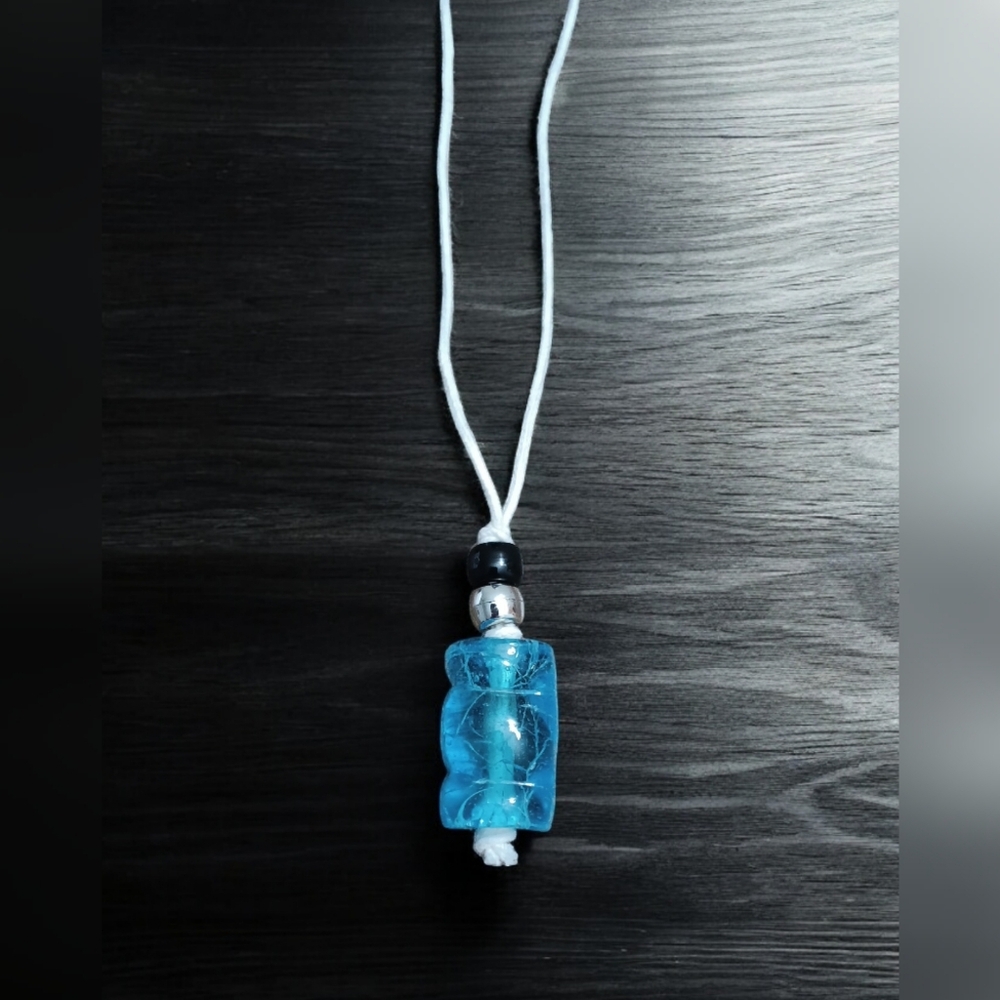 💥3/$12 Handmade White and Blue Glass Bead Necklace